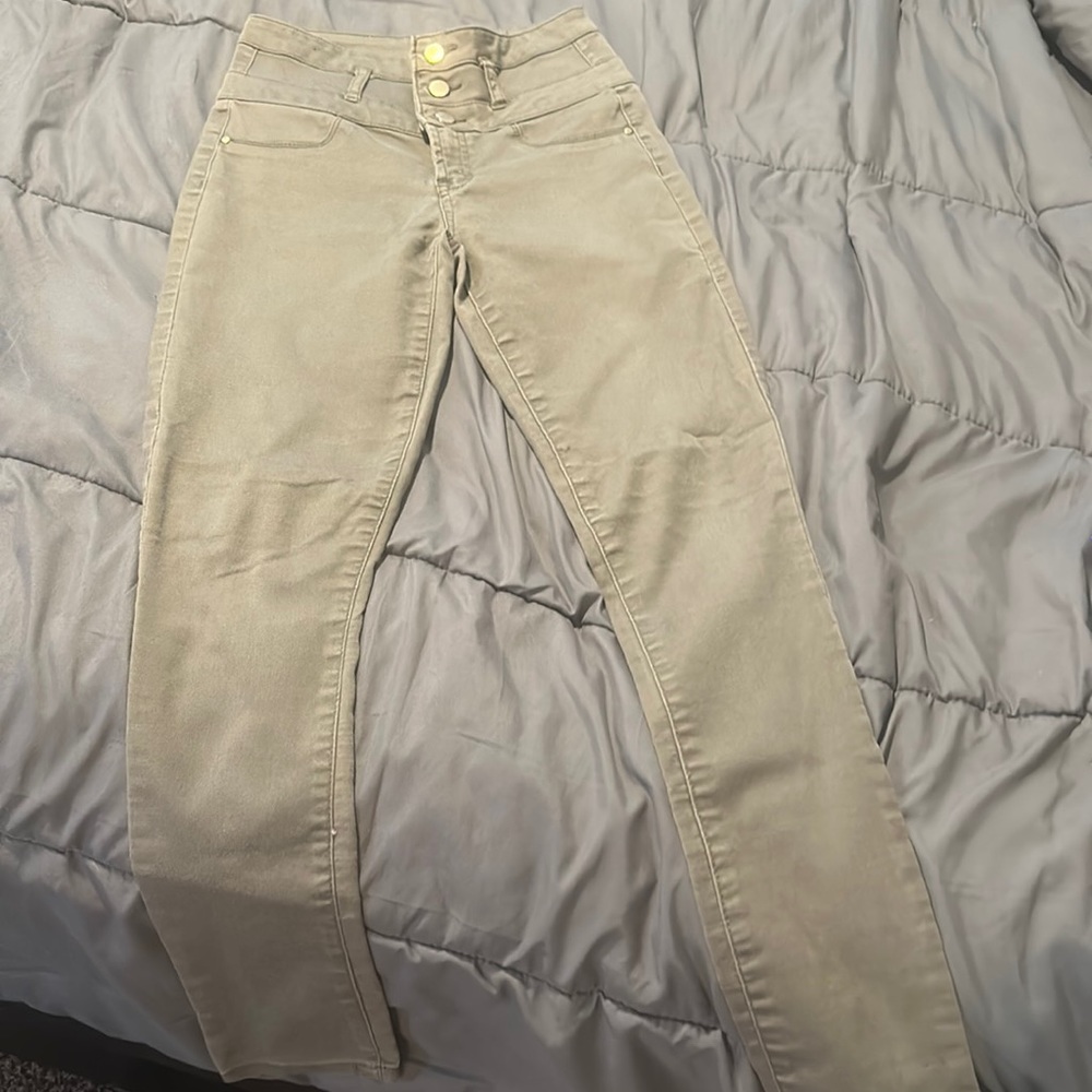 High waisted olive green skinny jeans, the third button has a scratch on it!